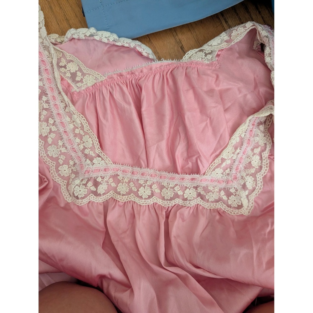 Vanity Fair Nightgown Womens Medium Pink Excellent Vintage Lace Trim Antron III